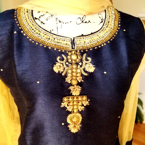 Designer Indo-Pak Party Wear Dress - Picture 3 of 6